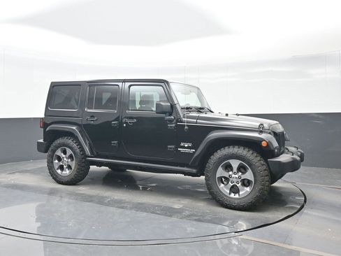 Used 2016 Jeep Wrangler Unlimited Sahara w/ Max Tow Package image 8