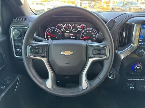 Used 2022 Chevrolet Silverado 1500 LT image 11