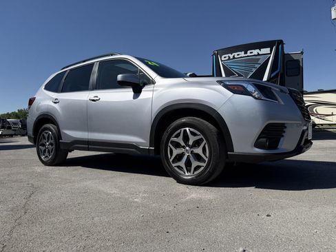 Used 2024 Subaru Forester Premium AWD/4WD image 4