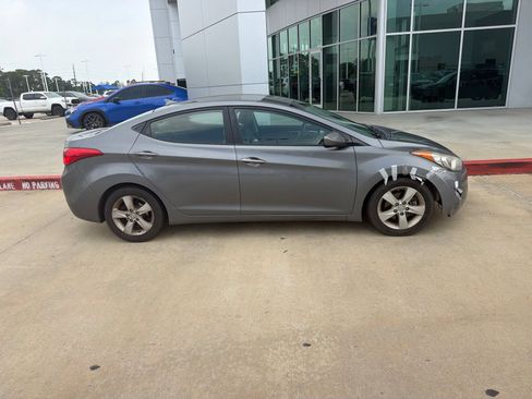 Used 2013 Hyundai Elantra GLS w/ Preferred Pkg FWD image 2