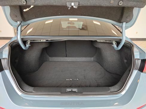 Used 2025 Nissan Sentra SR FWD image 14