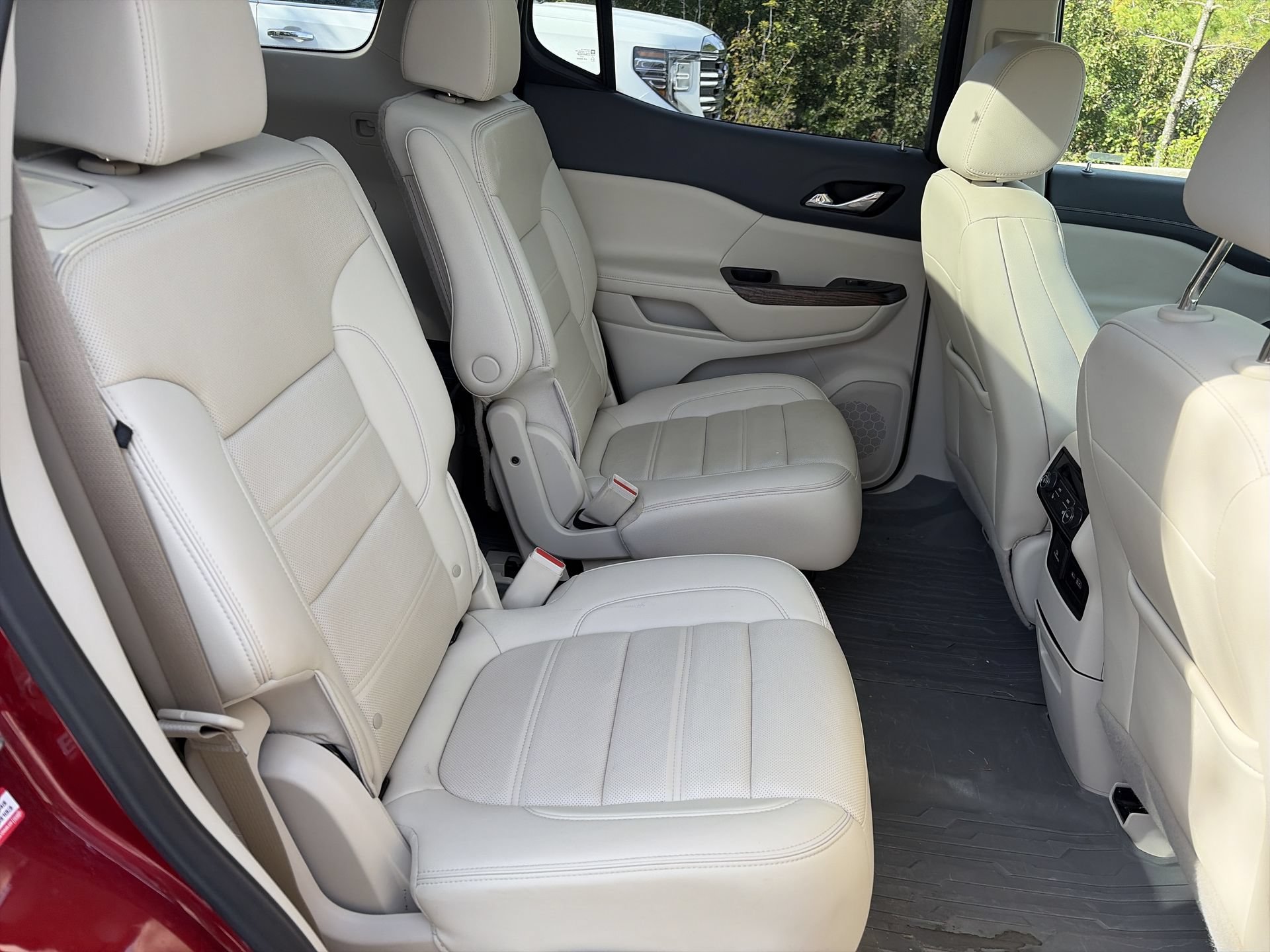 Used 2021 GMC Acadia Denali w/ Denali Technology Package AWD/4WD image 29
