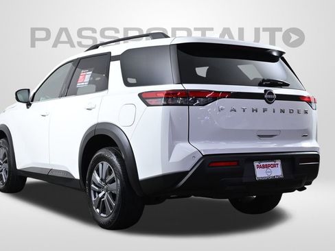 Used 2025 Nissan Pathfinder SV image 7