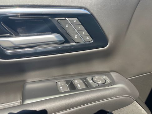 Used 2025 Chevrolet Tahoe LT AWD/4WD image 9