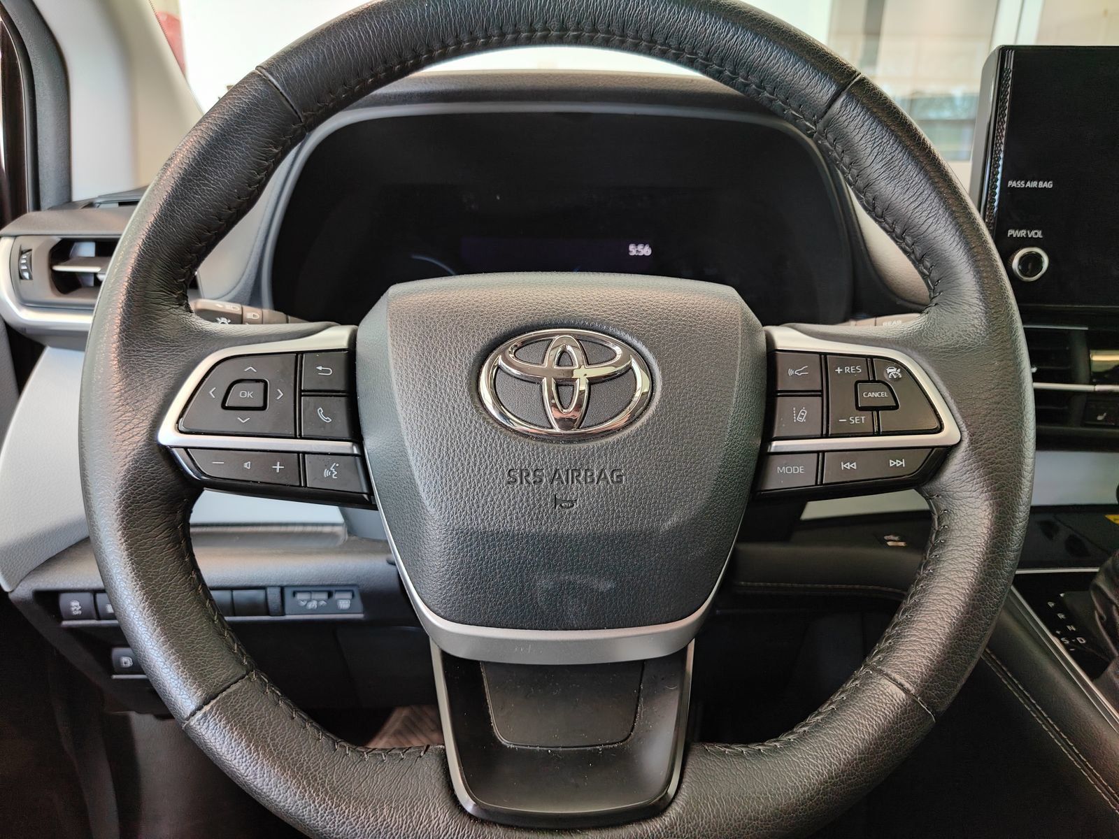 Used 2025 Toyota Sienna XLE FWD image 24