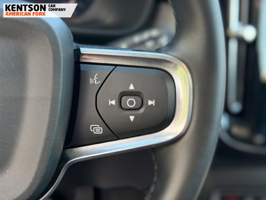Used 2025 Volvo XC40 B5 Plus AWD/4WD image 15