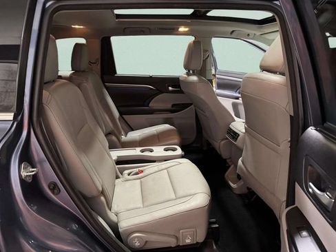 Used 2018 Toyota Highlander Limited Platinum AWD/4WD image 30
