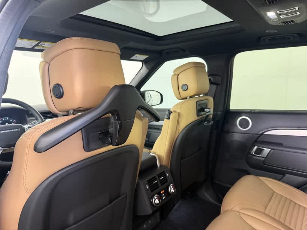 New 2026 Land Rover Discovery Limited Edition AWD/4WD image 16