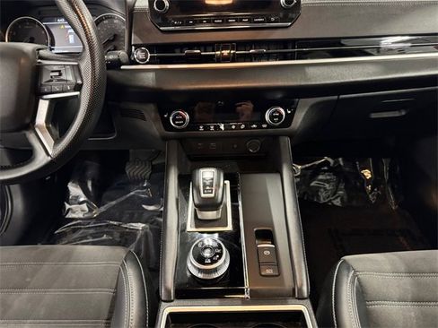 Used 2024 Mitsubishi Outlander SE Black Edition image 11