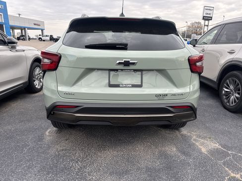 Used 2025 Chevrolet Trax ACTIV w/ Sunroof Package image 3