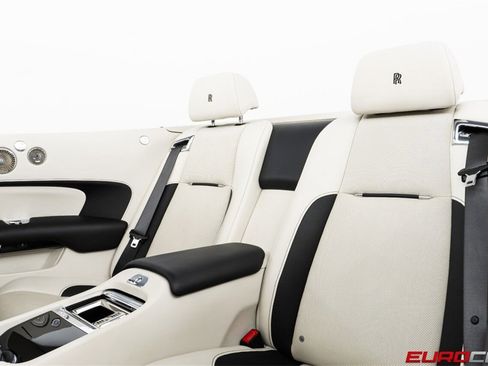 Used 2018 Rolls-Royce Dawn image 36