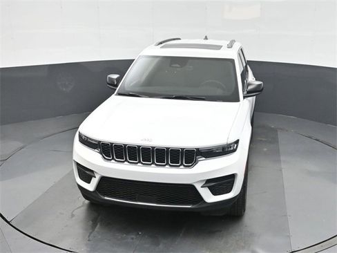 New 2025 Jeep Grand Cherokee Laredo X w/ Luxury Tech Group I image 34