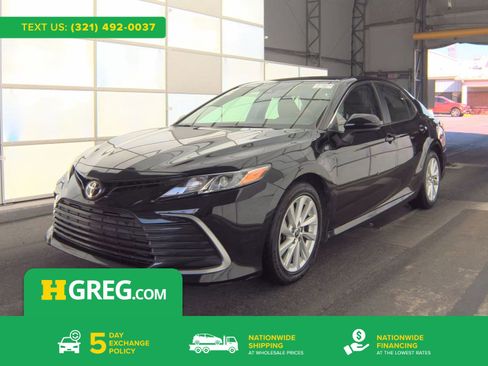 Used 2021 Toyota Camry LE image 1