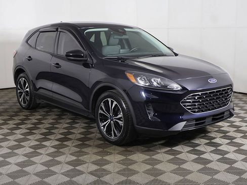 Used 2021 Ford Escape SE w/ SE Sport Appearance Package image 2