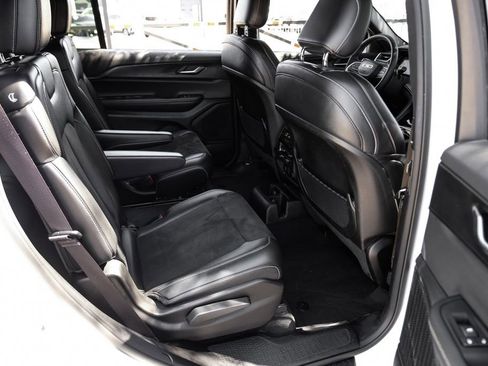 Used 2023 Jeep Grand Cherokee L Laredo image 46