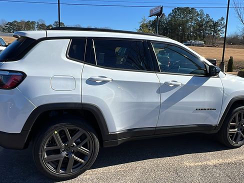 New 2026 Jeep Compass Latitude image 8