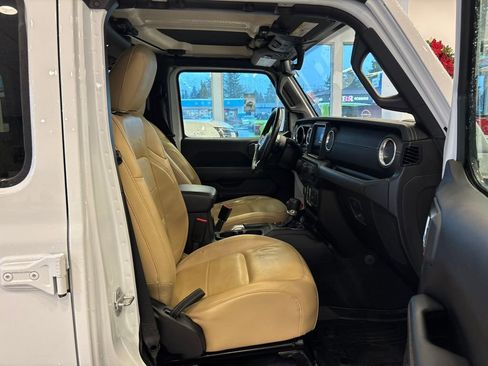 Used 2019 Jeep Wrangler Unlimited Sahara image 26