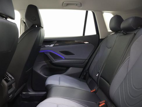 New 2025 Volkswagen Tiguan SE image 25