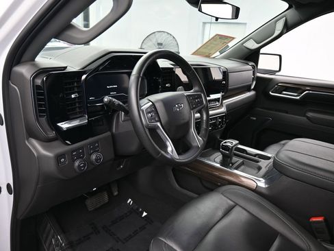 Used 2024 Chevrolet Silverado 1500 LT Trail Boss w/ LT Trail Boss Premium Package image 10