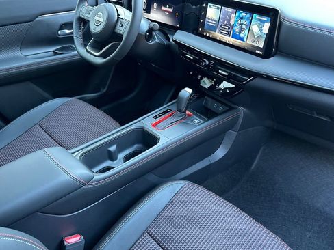 New 2026 Nissan Kicks SR image 14