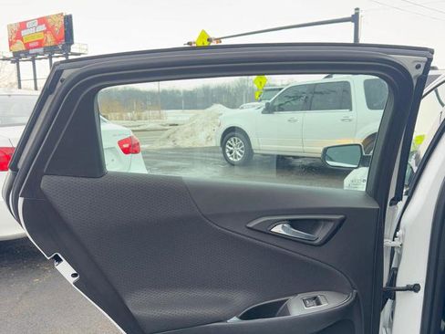 Used 2016 Chevrolet Malibu LT image 15