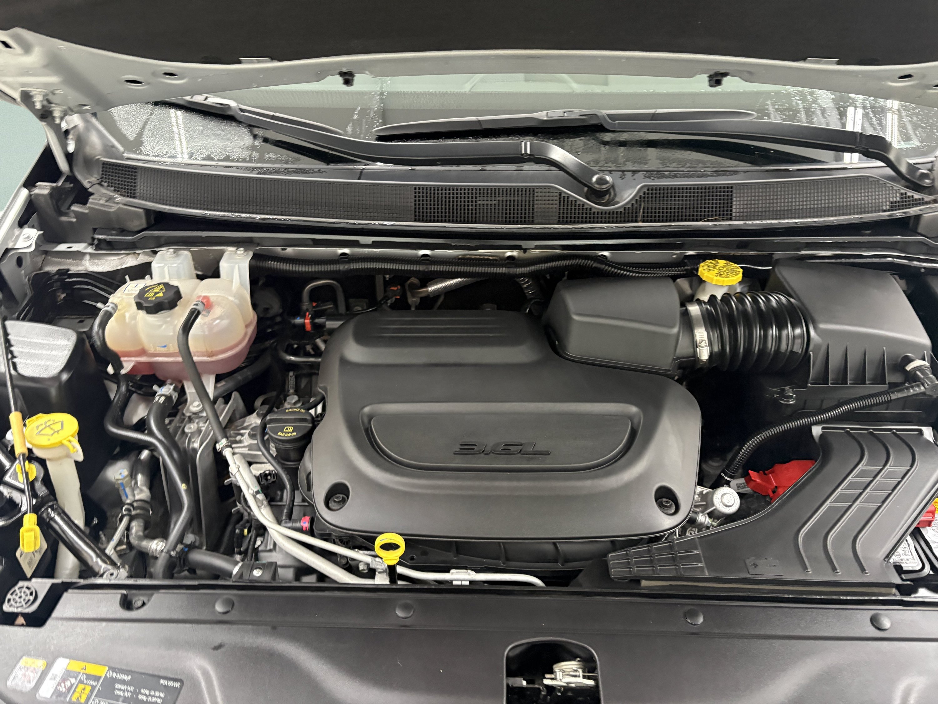 Used 2024 Chrysler Pacifica Touring-L FWD image 8