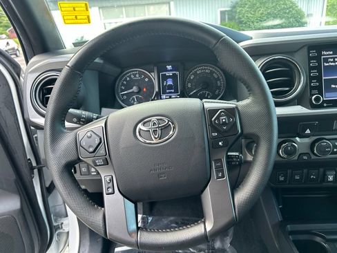 Certified 2022 Toyota Tacoma TRD Off-Road w/ Technology Package AWD/4WD image 15