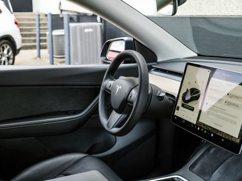 Used 2022 Tesla Model Y Performance AWD/4WD image 18