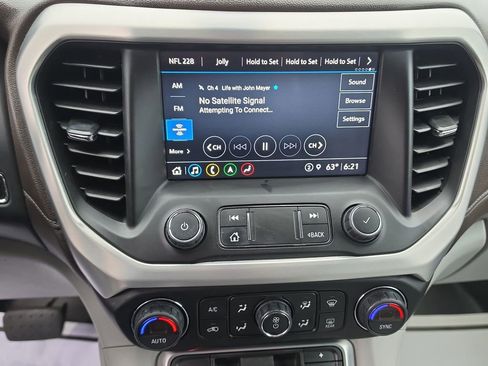 Used 2021 GMC Acadia SLT w/ Technology Package FWD image 25