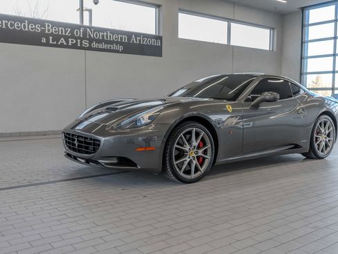 Used 2013 Ferrari California image 4