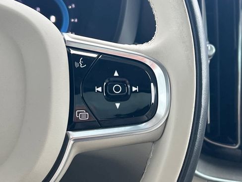 Used 2023 Volvo XC60 B5 Plus image 29