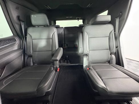 Used 2022 GMC Yukon Denali w/ Advanced Technology Package AWD/4WD image 6