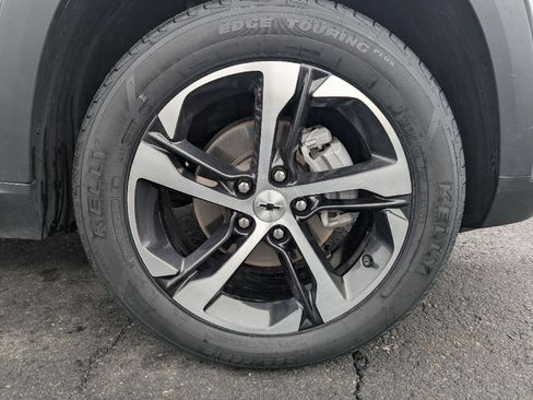 Certified 2024 Chevrolet Trax RS w/ Driver Confidence Package image 9