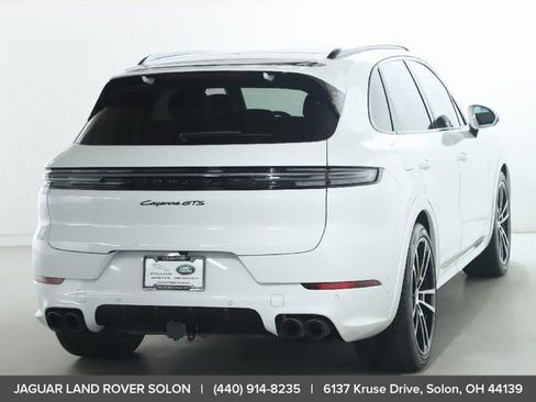 Used 2025 Porsche Cayenne GTS AWD/4WD image 9