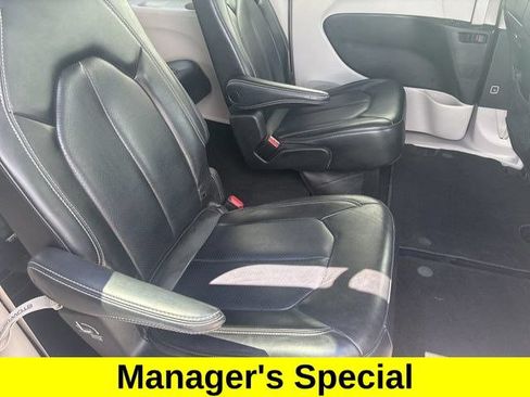 Used 2023 Chrysler Pacifica Touring-L FWD image 36