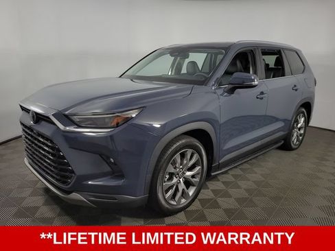 Used 2024 Toyota Grand Highlander AWD image 3