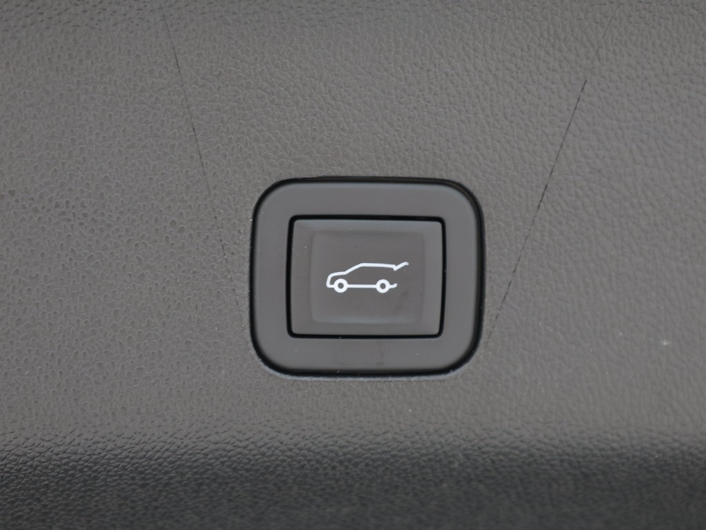 Used 2025 Cadillac Escalade ESV Premium Luxury w/ LPO, Floor Liner Package AWD/4WD image 12