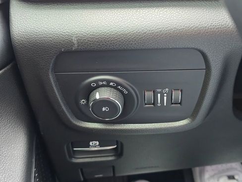 Used 2022 Jeep Grand Cherokee L Limited AWD/4WD image 29