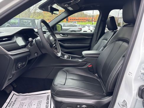 Used 2025 Jeep Grand Cherokee L Limited w/ Luxury Tech Group II AWD/4WD image 9
