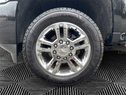 Used 2018 Chevrolet Silverado 2500 High Country w/ Duramax Plus Package image 14