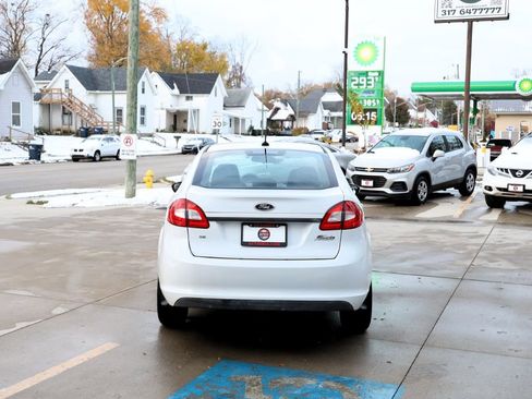 Used 2013 Ford Fiesta SE image 6