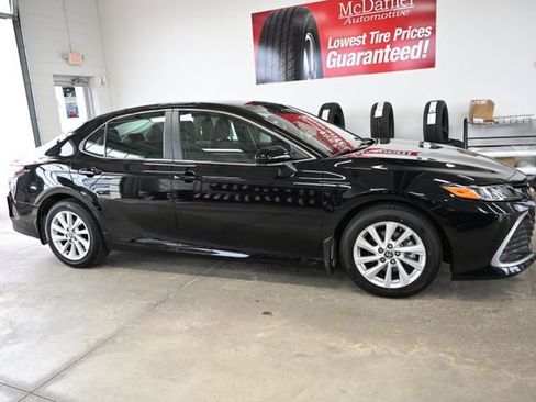 Used 2023 Toyota Camry LE image 4