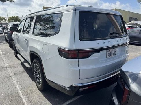 Used 2024 Jeep Wagoneer L Series II RWD image 3