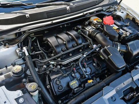 Used 2013 Ford Taurus SE image 28