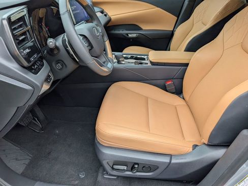 Used 2024 Lexus RX 350h image 11