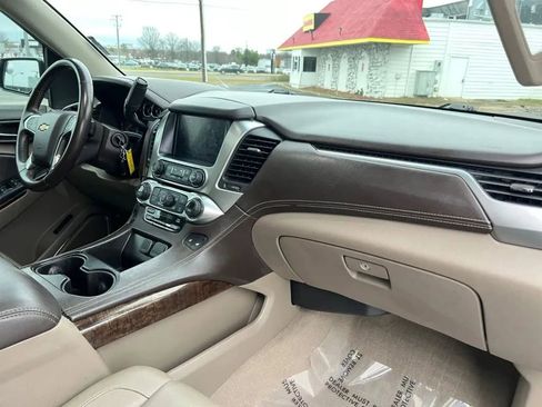Used 2019 Chevrolet Suburban LT image 16