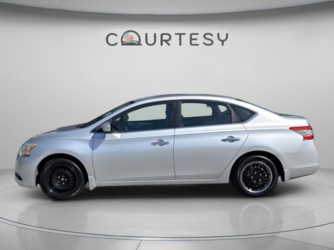 Used 2015 Nissan Sentra S FWD image 4