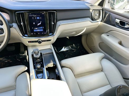 Used 2022 Volvo S60 B5 Inscription image 23