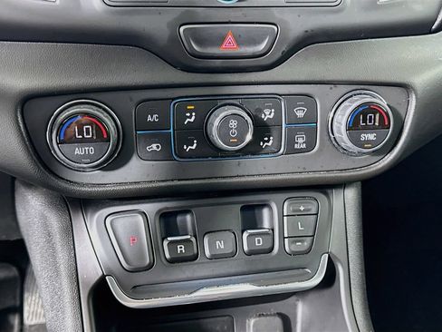 Used 2020 GMC Terrain SLE w/ Driver Convenience Package AWD/4WD image 15