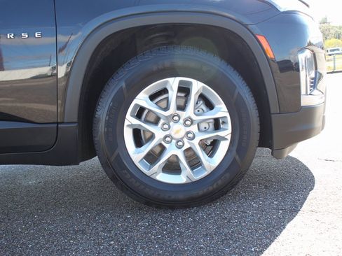Used 2023 Chevrolet Traverse LS image 4